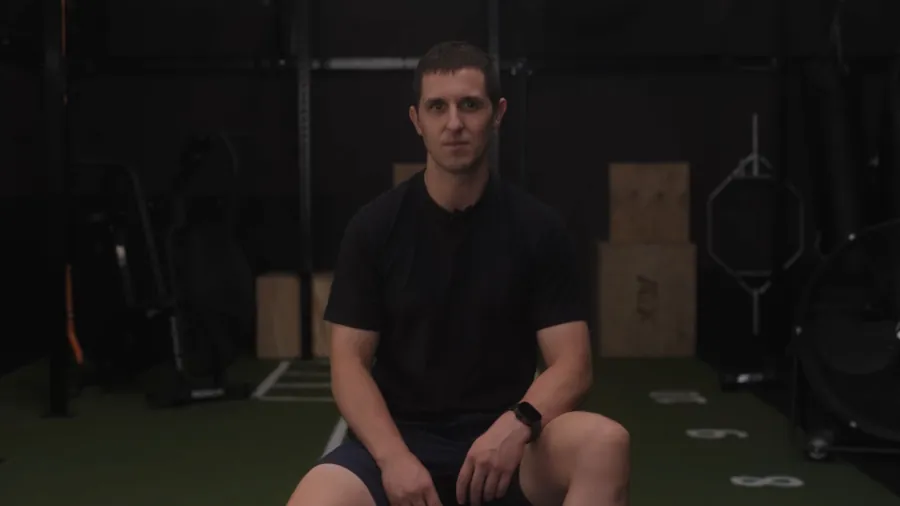 Coaching with AI: a masterclass by Daniel Greig, former Olympian and founder of Beoflow. Daniel sits in a gym, facing the camera.
